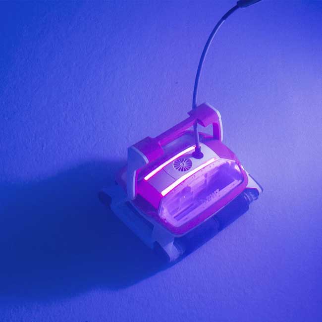 Robot Limpiafondos BWT Tornado D600 APP vista agua luz rosa - Q-Tech ® 2024 2025