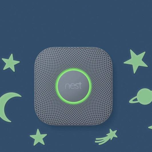 Nest Protect detector de humo y CO (Monóxido de Carbono) - vista frontal noche - Q-Tech ® 2025