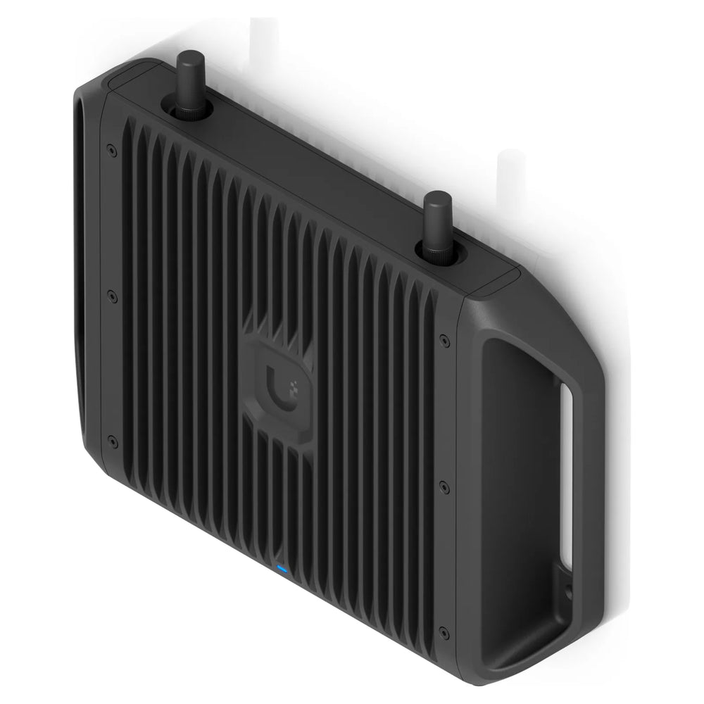 UniFi Cloud Gateway Industrial en perspectiva, carcasa sin ventilador