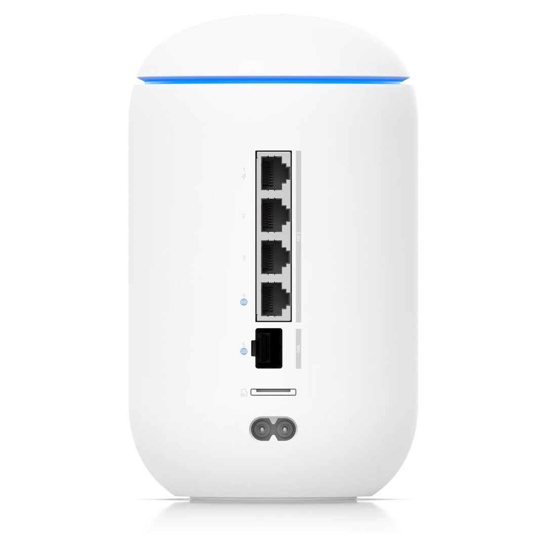 Trasera del UDR 7 con puertos de 2,5 GbE y SFP+