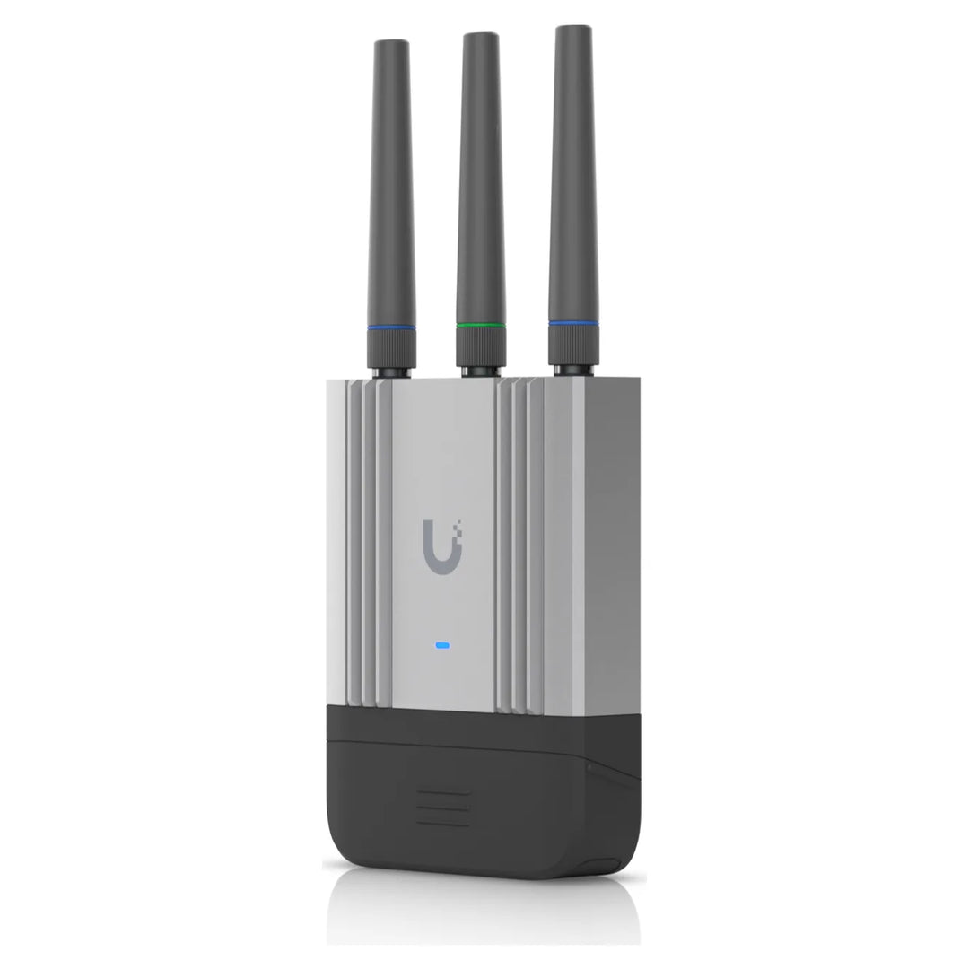 UniFi Mobile Router Industrial con sus antenas, vista en perspectiva